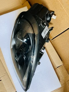 2012 - 2016 Porsche BOXSTER 981 Cayman Right (Shadow Black) Xenon Headlight.