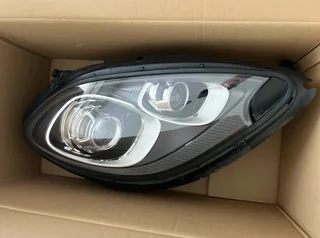 2014 - 208 Porsche Macan Left &amp; Right Xenon Headlights.