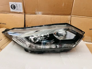 2015 - 2018 Honda Hrv Vezel Ru1 Right Led Headlight.