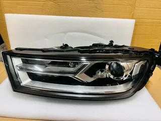 2018 Audi Q7 Left Xenon Headlight.