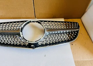 Mercedes-Benz E-Class W207 Diamond-Style Front Grille.