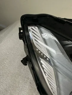 2023 2024 Volvo XC60 Right LED Headlight.