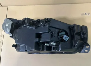 Volvo XC40 Left Full LED Headlight.