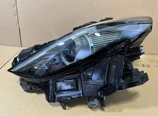 2019-2023 MAZDA 3 FRONT LEFT SIDE LED Headlight.
