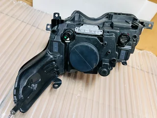 2015 Land Rover Range Rover Vogue L405 Right Headlight.