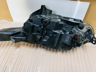 2015-2020 Pair Headlight Assembly For Land Rover Range Rover Velar.