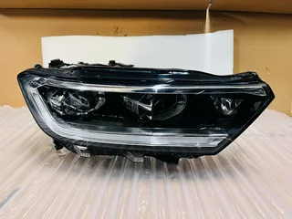 Volkswagen T-Roc Right LED I.Q-Light Headlight.