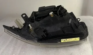 BMW 1 SERIES E81/E82/E87/E88 DRIVER SIDE BI-XENON HEADLIGHT COMPLETE 7170294-02