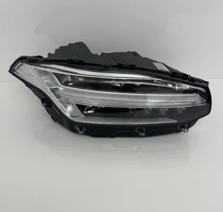 Volvo XC90 Full LED Headlight.