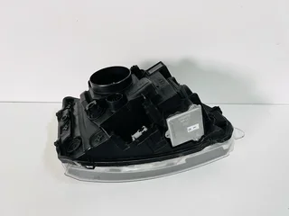 2014-2017 Land Rover Discovery 4 LR4 Passenger Side LED Headlight.