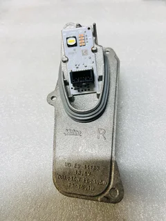 Genuine Bmw I8 Right Daytime Turn Light Led Headlight Control Unit 63117396336