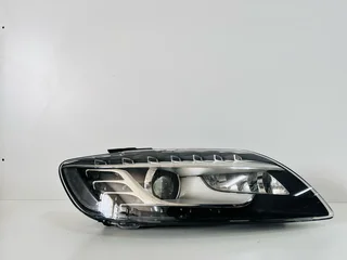 2010–2015 Audi Q7 4L Right (Driver Side) Xenon Headlight