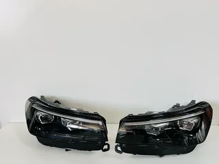 2024–2025 Volkswagen Tiguan (Driver &amp; Passenger Side) Full LED Headlights.