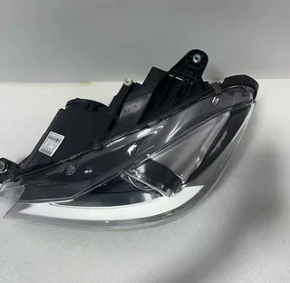 2012-2015 Mercedes-Benz C-Class W204 (C200 | C250 | C350) Left (Passenger Side) Xenon Headlight.