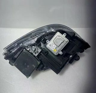 2012-2015 Mercedes-Benz C-Class W204 (C200 | C250 | C350) Left (Passenger Side) Xenon Headlight.