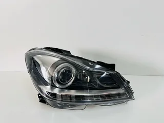 Mercedes-Benz C-Class W204 Facelift Right Xenon Headlight (2011–2014).