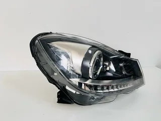 Mercedes-Benz C-Class W204 Facelift Right Xenon Headlight (2011–2014).