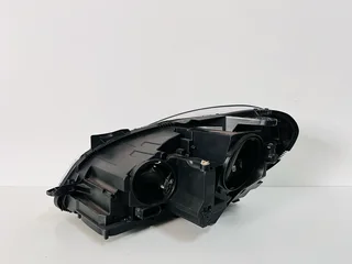 Mercedes-Benz C-Class W204 Facelift Right Xenon Headlight (2011–2014).
