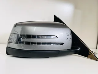 10–11 Mercedes-Benz W204 C250 / C300 Right (Driver Side) Door Mirror – Silver – Non Auto-Dimming