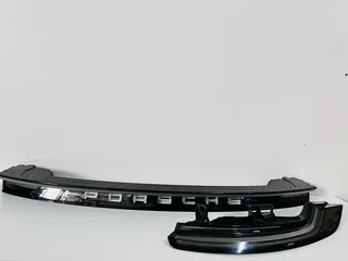 PORSCHE TAYCAN 9J1 Rear Center Taillight – OEM 9J1.945.081.L / 9J1945081L