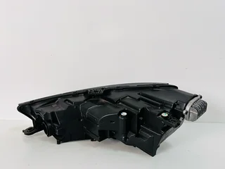 AUDI A4 / S4 B9 Right (Driver Side) LED Headlight – OEM | 8W0 / 8W5 / 8W.	•	Genuine OEM