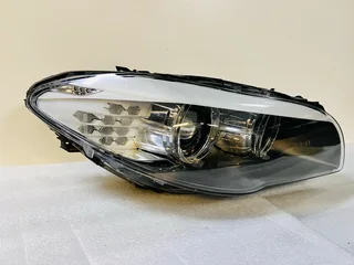 2009–2013 BMW 528i / 535i / 550i (F10 F11) Right Driver Side Xenon Headlight – Genuine OEM
