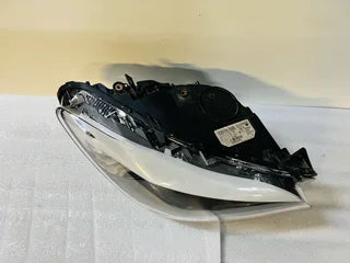 2009–2013 BMW 528i / 535i / 550i (F10 F11) Right Driver Side Xenon Headlight – Genuine OEM