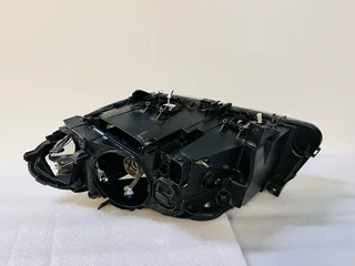 2009–2013 BMW 528i / 535i / 550i (F10 F11) Right Driver Side Xenon Headlight – Genuine OEM