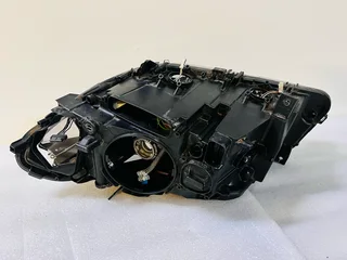 2009–2013 BMW 528i / 535i / 550i (F10 F11) Right Driver Side Xenon Headlight – Genuine OEM