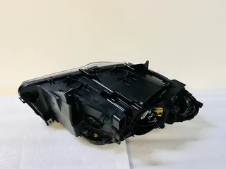 2010–2013 BMW 5 Series / M5 F10 F11 – Left (Driver Side) Xenon HID Headlight