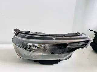 2021 KIA Sonet Driver &amp; Passenger Side Halogen Headlights – Genuine OEM Replacement
