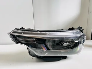 2021 KIA Sonet Driver &amp; Passenger Side Halogen Headlights – Genuine OEM Replacement