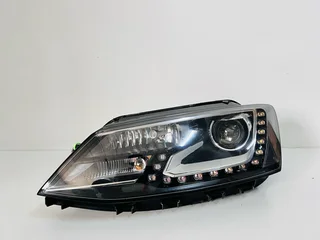 2011–2015 Volkswagen Jetta MK6 Left (Driver Side) LED-Xenon Headlight.