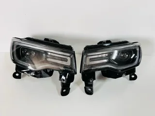 JEEP Grand Cherokee Left &amp; Right Xenon Headlamps (Black Edition) – 2015–2017