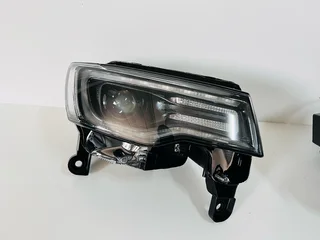 JEEP Grand Cherokee Left &amp; Right Xenon Headlamps (Black Edition) – 2015–2017