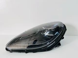 2019–2023 PORSCHE MACAN GTS Left (Passenger Side) LED PDLS Headlight – Black Bezel
