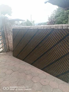 FLIMFACE SHUTTERPLYPLASTIC COATED PLYWOOD BOARDS 2440X1220 18MM THICK R550