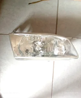 2001 toyota corolla 160i gle Head light (Right side) **Only**