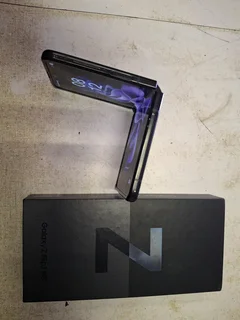 Samsung Z3 flip 256gig 5G