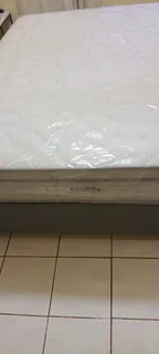 Bed for sale, excellent condition (hardly used)