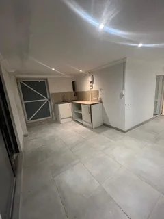 2 bedroom seperate entrance to rent in Zeekoevlei