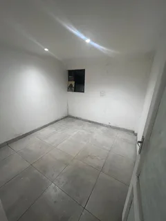 2 bedroom seperate entrance to rent in Zeekoevlei