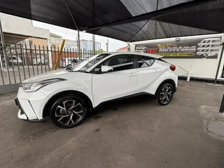 2020 Toyota Chr. Perfect Family Vehicle. Finance With Low Installment