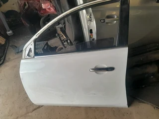 nissan almera door