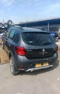 Renault Sandelo step way model 2017 stripping