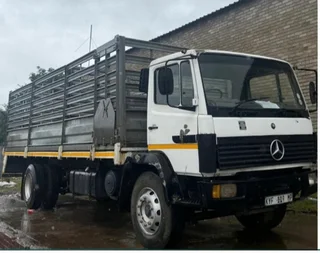 Mercedez 2000 cattle truck