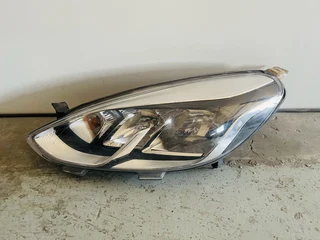 Ford fiesta mk8 front headlight