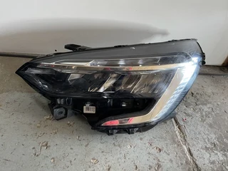 Renault clio mk5 headlight passenger side 2021