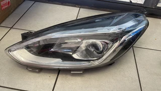 Ford fiesta mk8 headlight