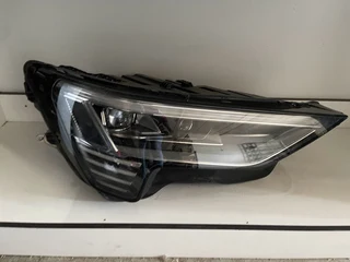 Audi q8 e -tron 8ke headlight